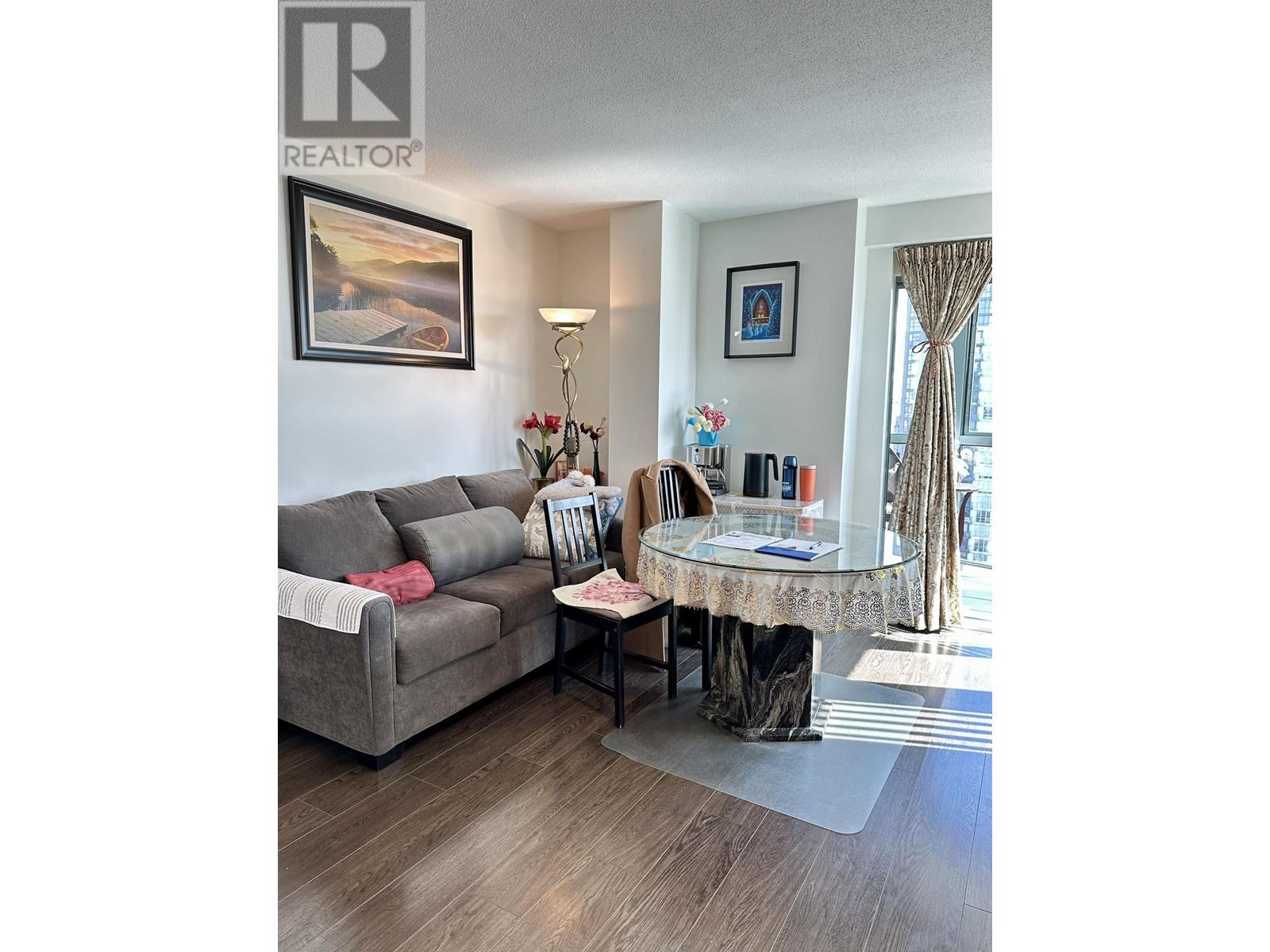 Listing Picture 3 of 22 : 2303 1188 HOWE STREET, Vancouver / 溫哥華 - 魯藝地產 Yvonne Lu Group - MLS Medallion Club Member