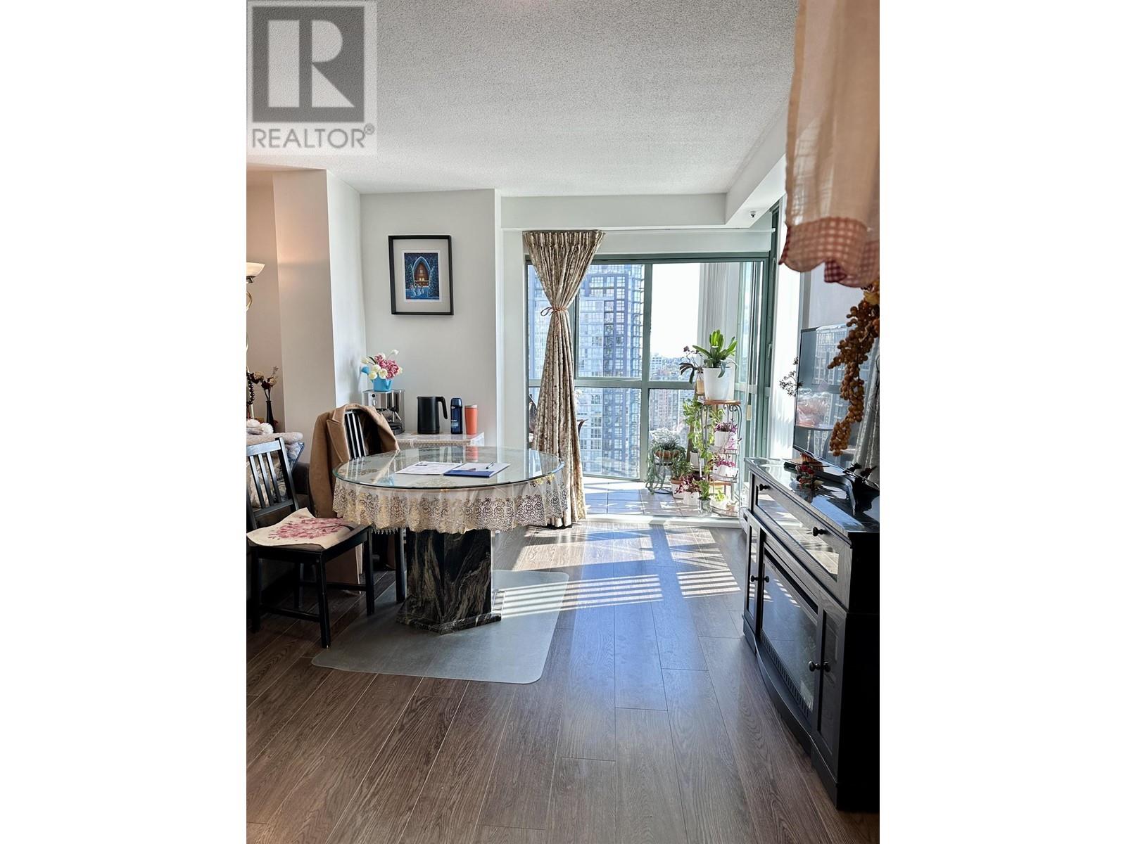 Listing Picture 6 of 22 : 2303 1188 HOWE STREET, Vancouver / 溫哥華 - 魯藝地產 Yvonne Lu Group - MLS Medallion Club Member