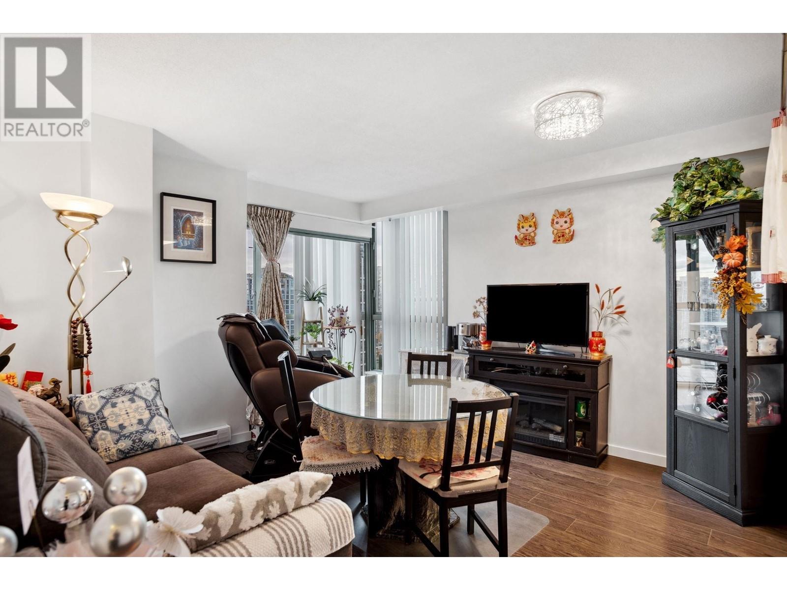 Listing Picture 4 of 22 : 2303 1188 HOWE STREET, Vancouver / 溫哥華 - 魯藝地產 Yvonne Lu Group - MLS Medallion Club Member