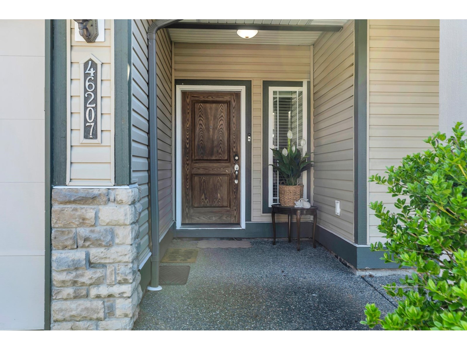 Property at 46207 KERMODE CRESCENT image 2