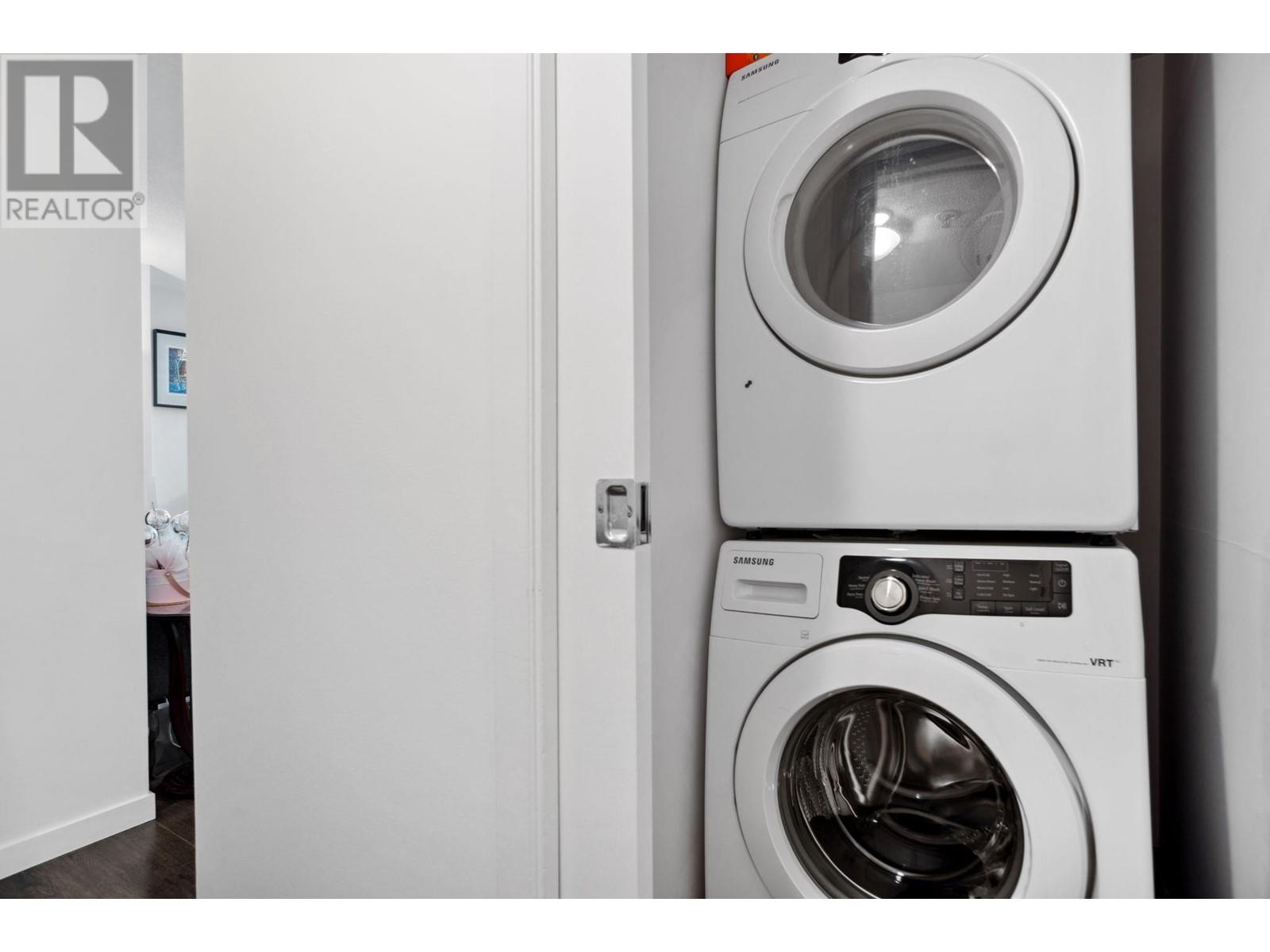 Listing Picture 14 of 22 : 2303 1188 HOWE STREET, Vancouver / 溫哥華 - 魯藝地產 Yvonne Lu Group - MLS Medallion Club Member