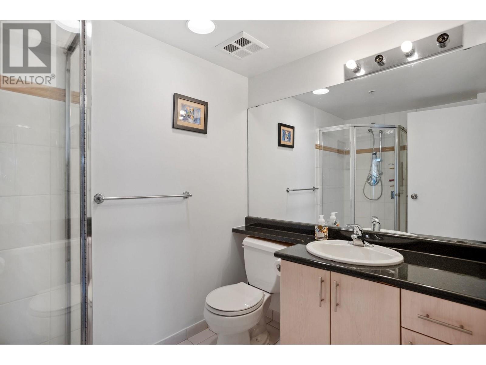 Listing Picture 13 of 22 : 2303 1188 HOWE STREET, Vancouver / 溫哥華 - 魯藝地產 Yvonne Lu Group - MLS Medallion Club Member