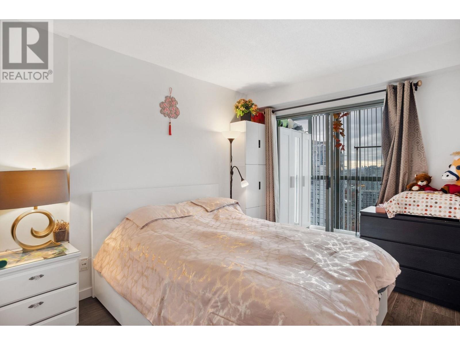 Listing Picture 10 of 22 : 2303 1188 HOWE STREET, Vancouver / 溫哥華 - 魯藝地產 Yvonne Lu Group - MLS Medallion Club Member