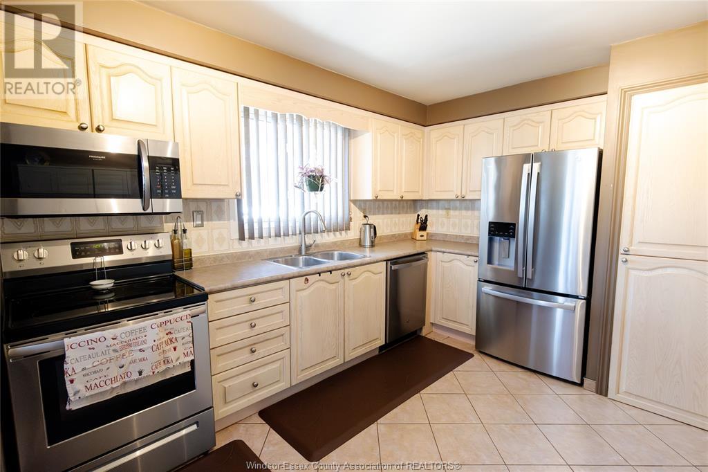 3036 Forest Glade Drive, Windsor, Ontario  N8R 1L5 - Photo 9 - 25008877