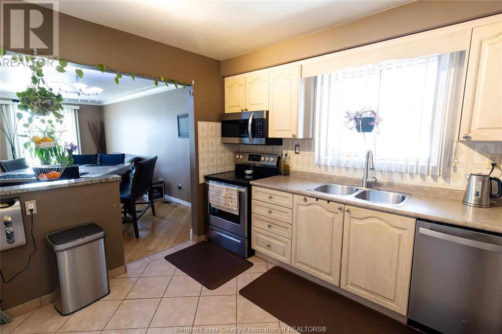3036 Forest Glade Drive, Windsor, Ontario  N8R 1L5 - Photo 11 - 25008877