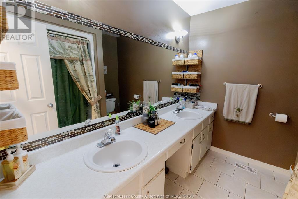 3036 Forest Glade Drive, Windsor, Ontario  N8R 1L5 - Photo 12 - 25008877