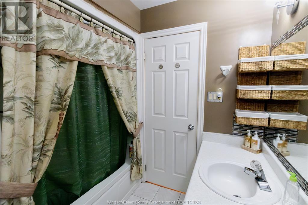 3036 Forest Glade Drive, Windsor, Ontario  N8R 1L5 - Photo 13 - 25008877