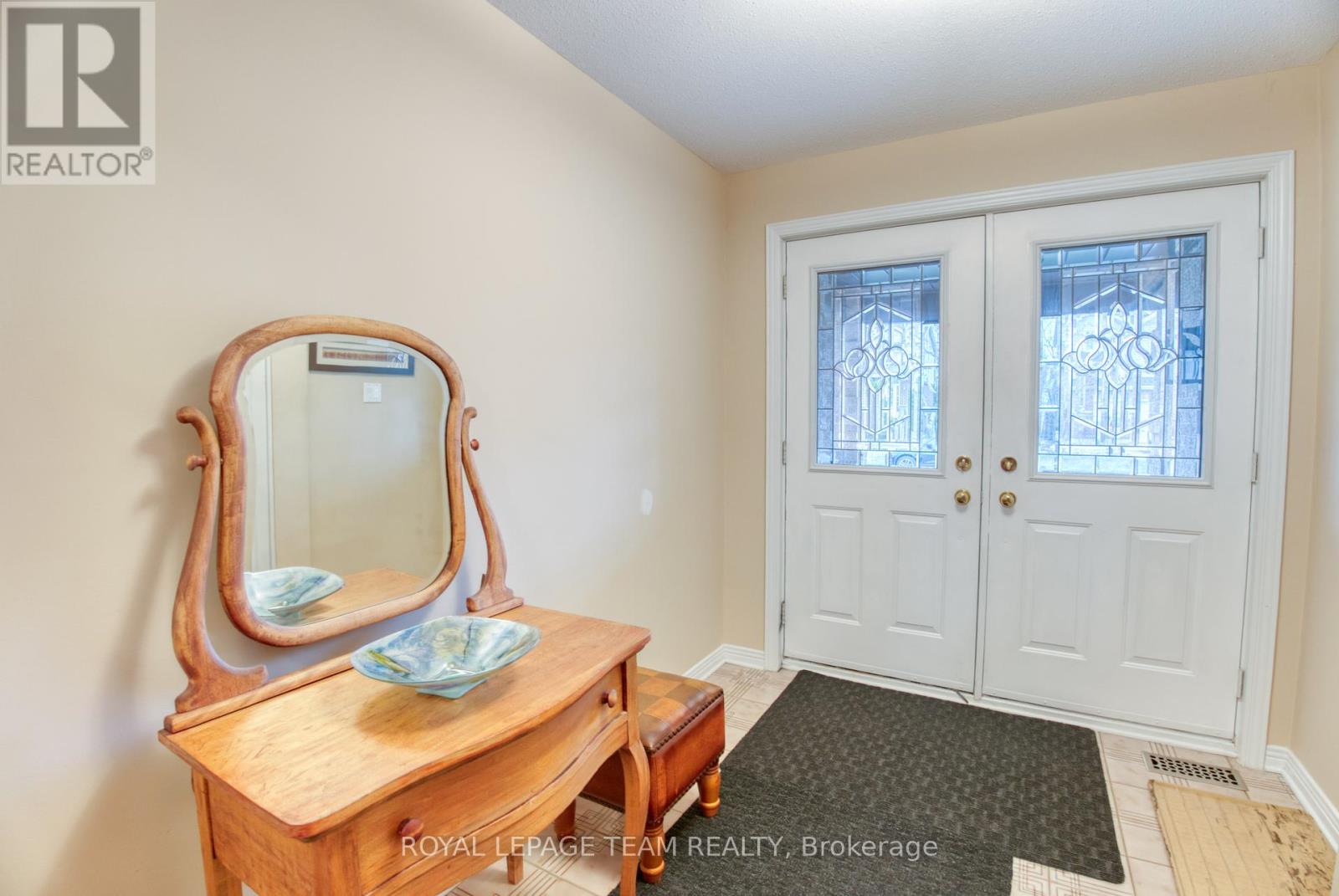 Property at 17 ARBUCKLE CRESCENT image 3