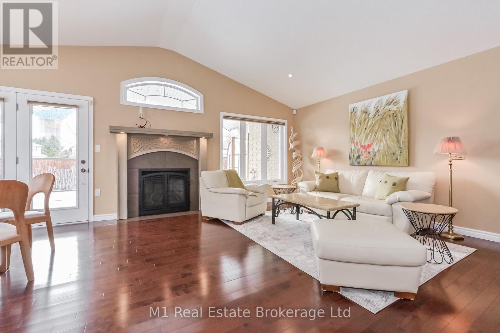 104 Keating Drive, Centre Wellington, Ontario  N0B 1S0 - Photo 12 - X12096711