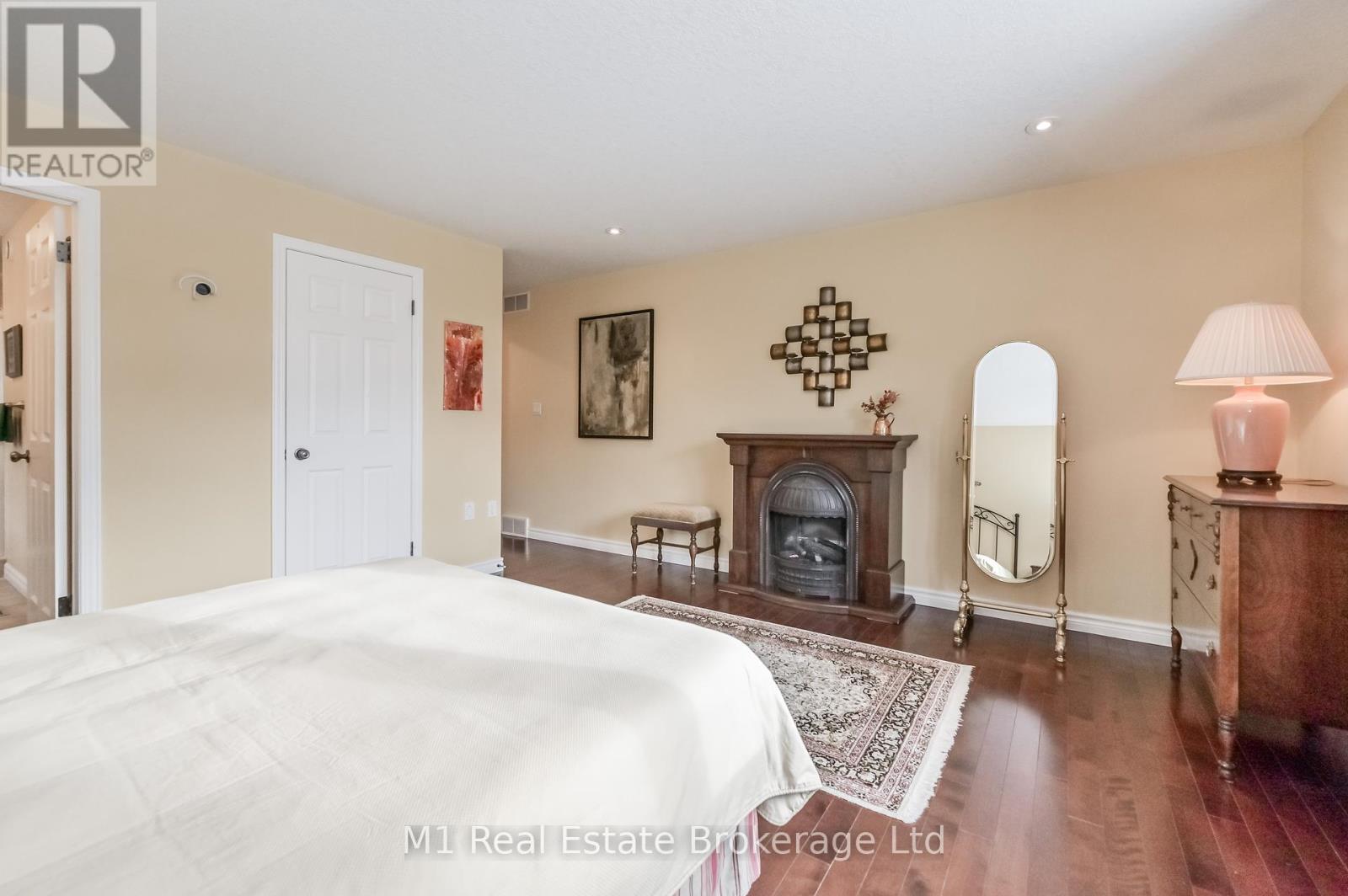 104 Keating Drive, Centre Wellington, Ontario  N0B 1S0 - Photo 19 - X12096711