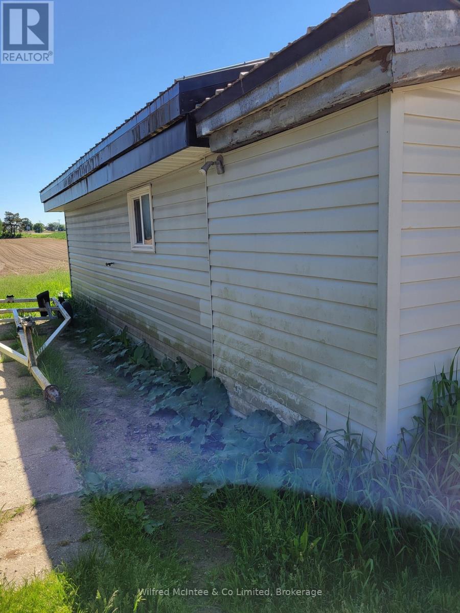 444 Chepstow Road, Brockton, Ontario  N0G 1K0 - Photo 22 - X12096751
