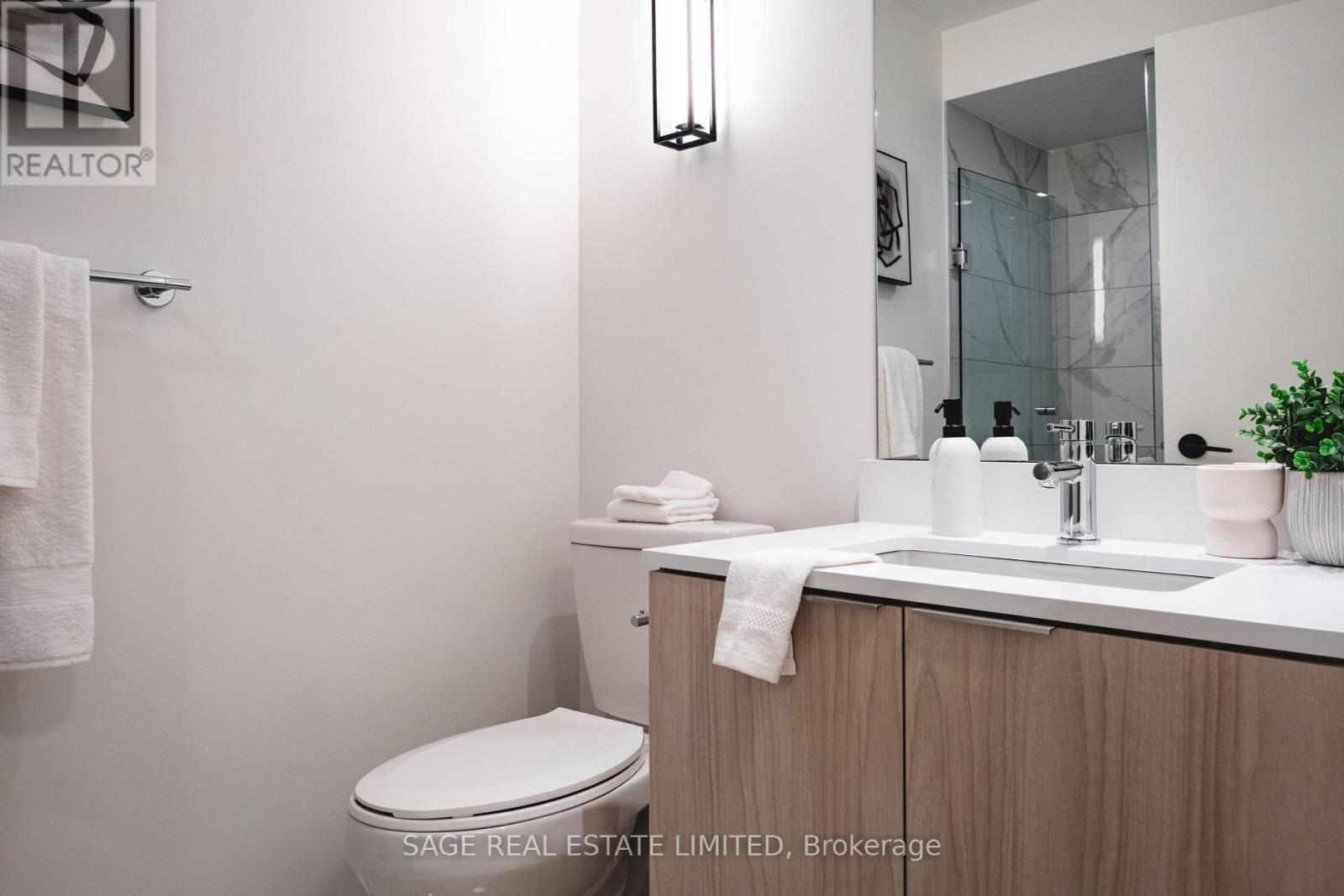 204 - 123 Portland Street, Toronto, Ontario  M5V 0V9 - Photo 11 - C12096543