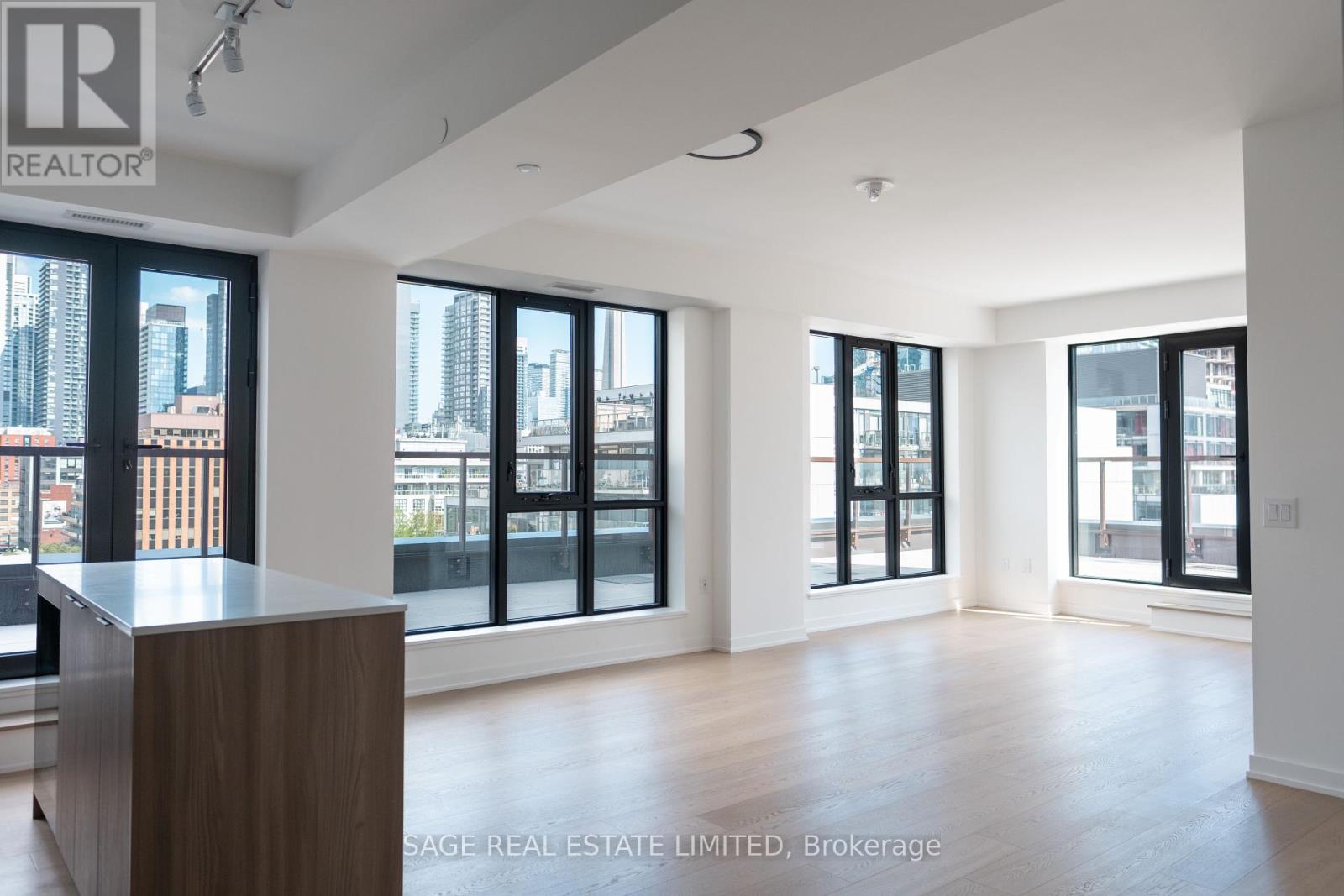 Property at 903 - 123 PORTLAND STREET image 4
