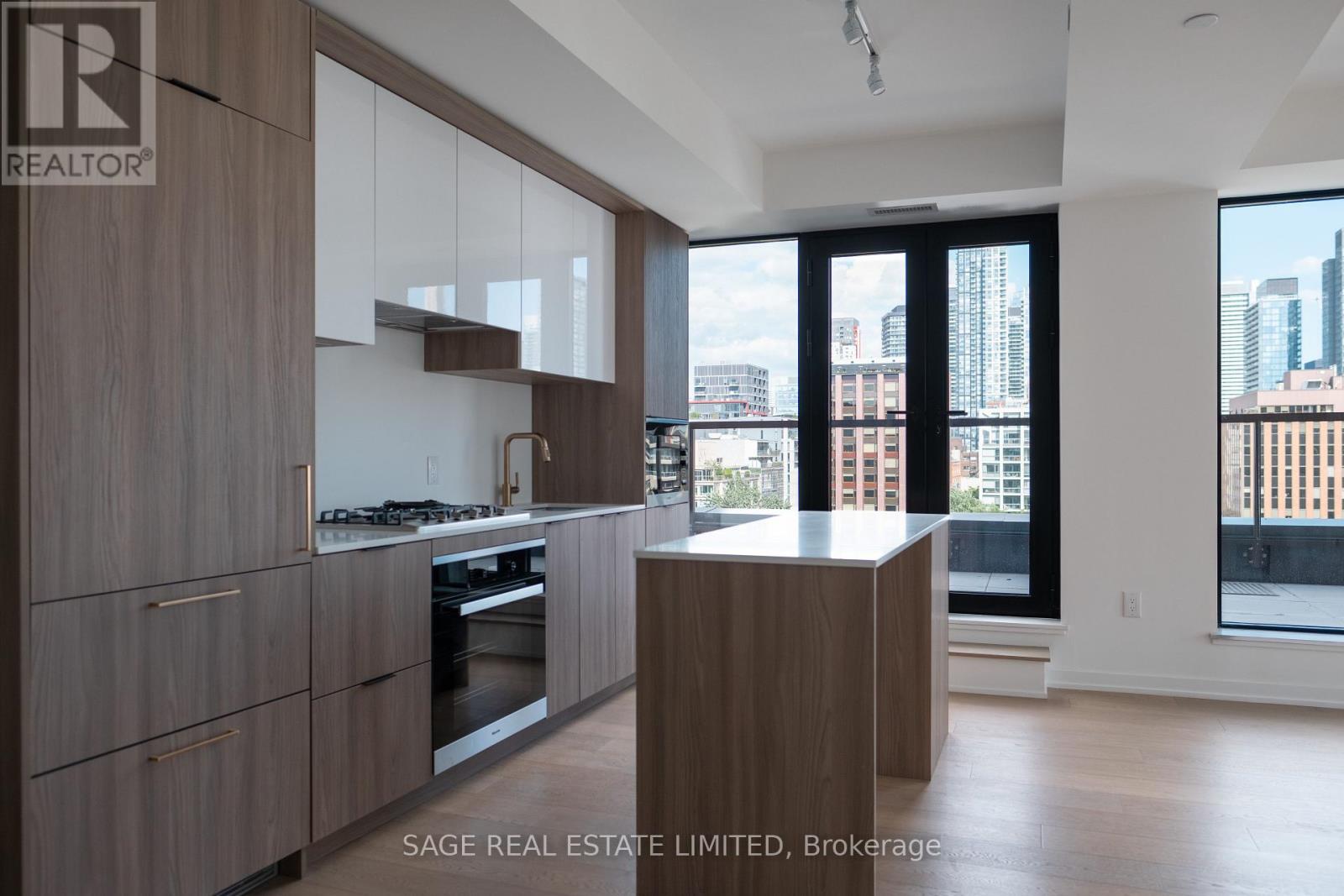 Property at 903 - 123 PORTLAND STREET image 5
