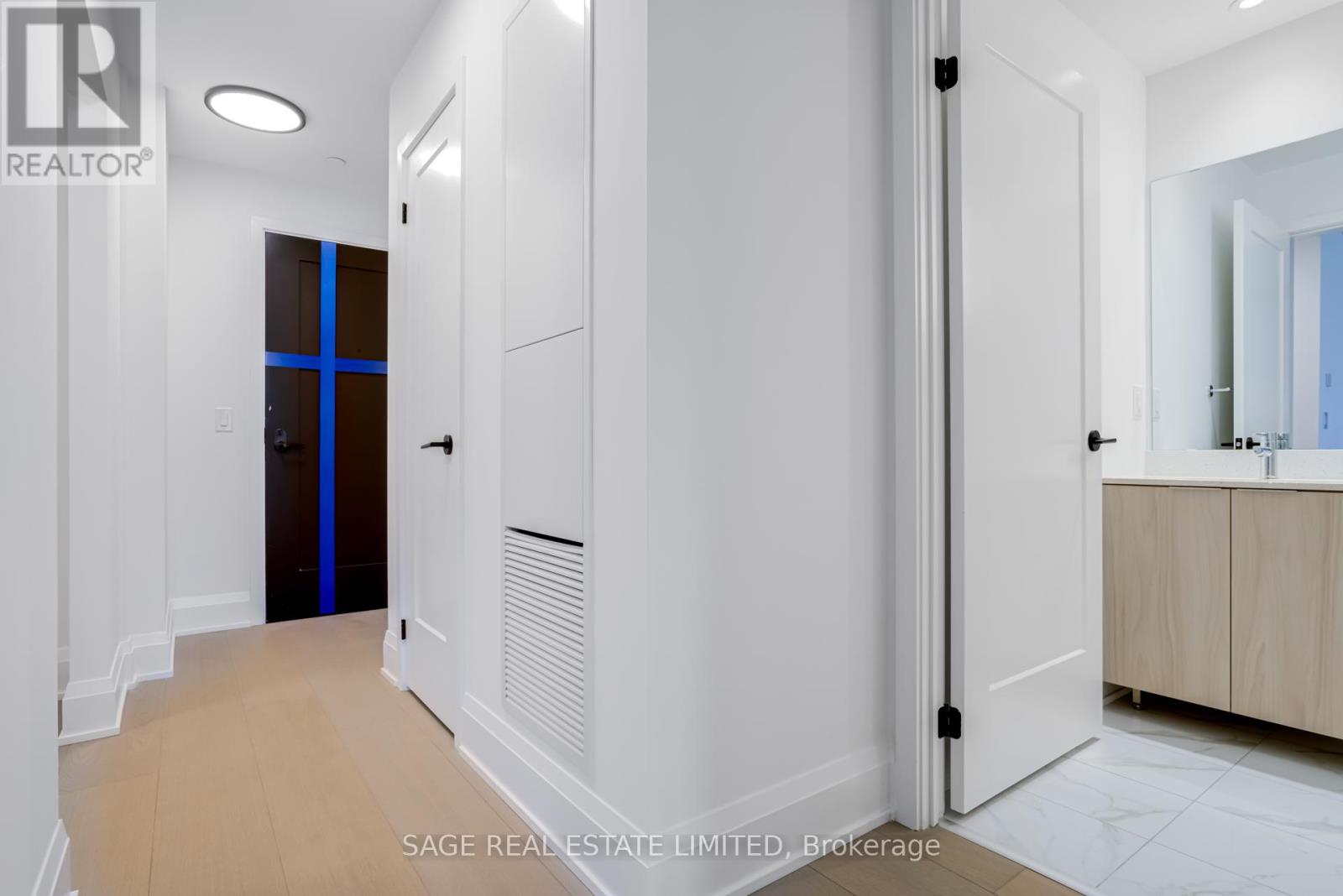 1104 - 123 Portland Street, Toronto, Ontario  M5V 0V9 - Photo 8 - C12096552