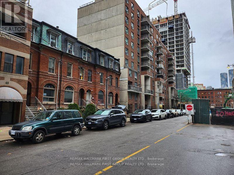 37 Mutual Street, Toronto, Ontario  M5B 2A7 - Photo 2 - C12096579