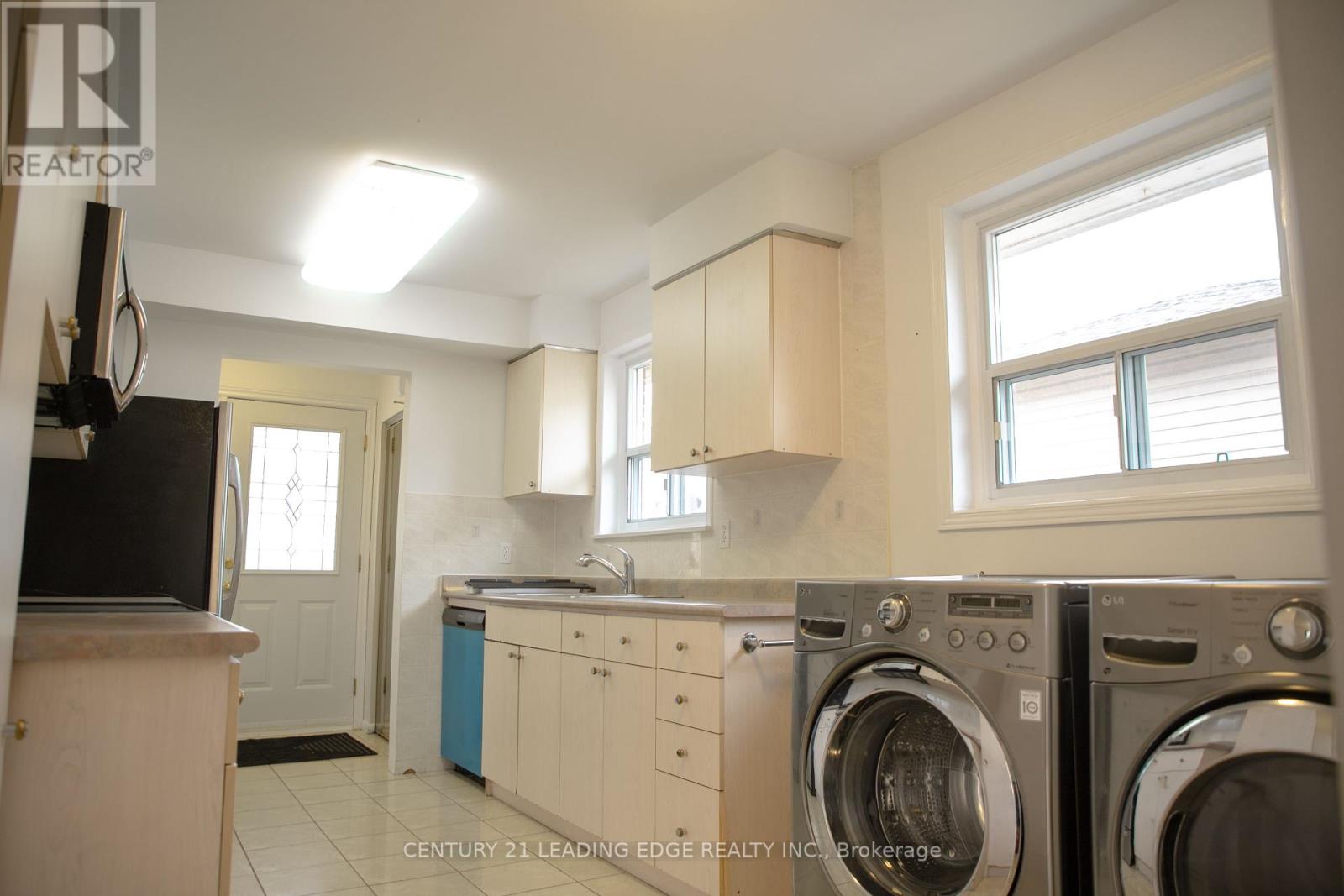 Property at 23 LESGAY CRESCENT image 2