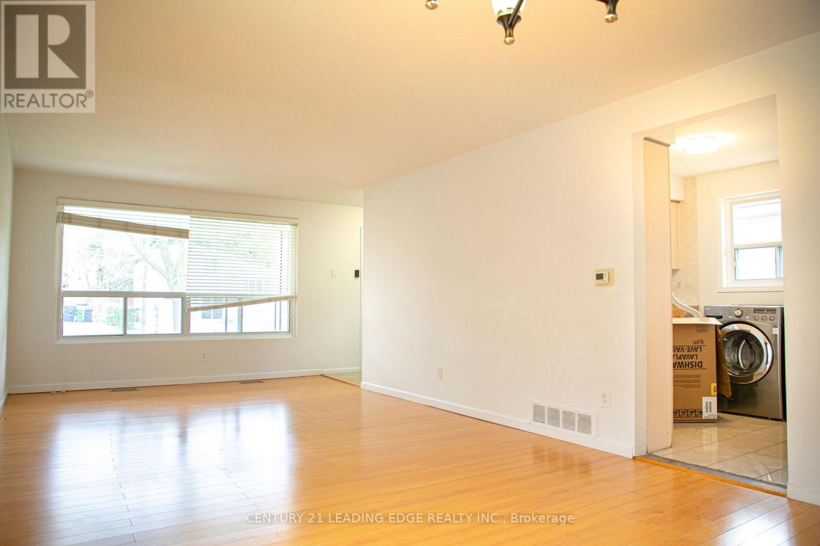 Property at 23 LESGAY CRESCENT image 5