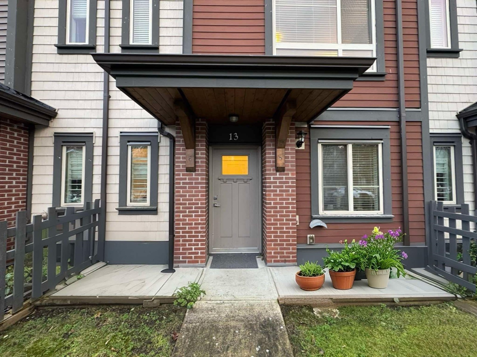 Property at 13 16127 87 AVENUE image 2