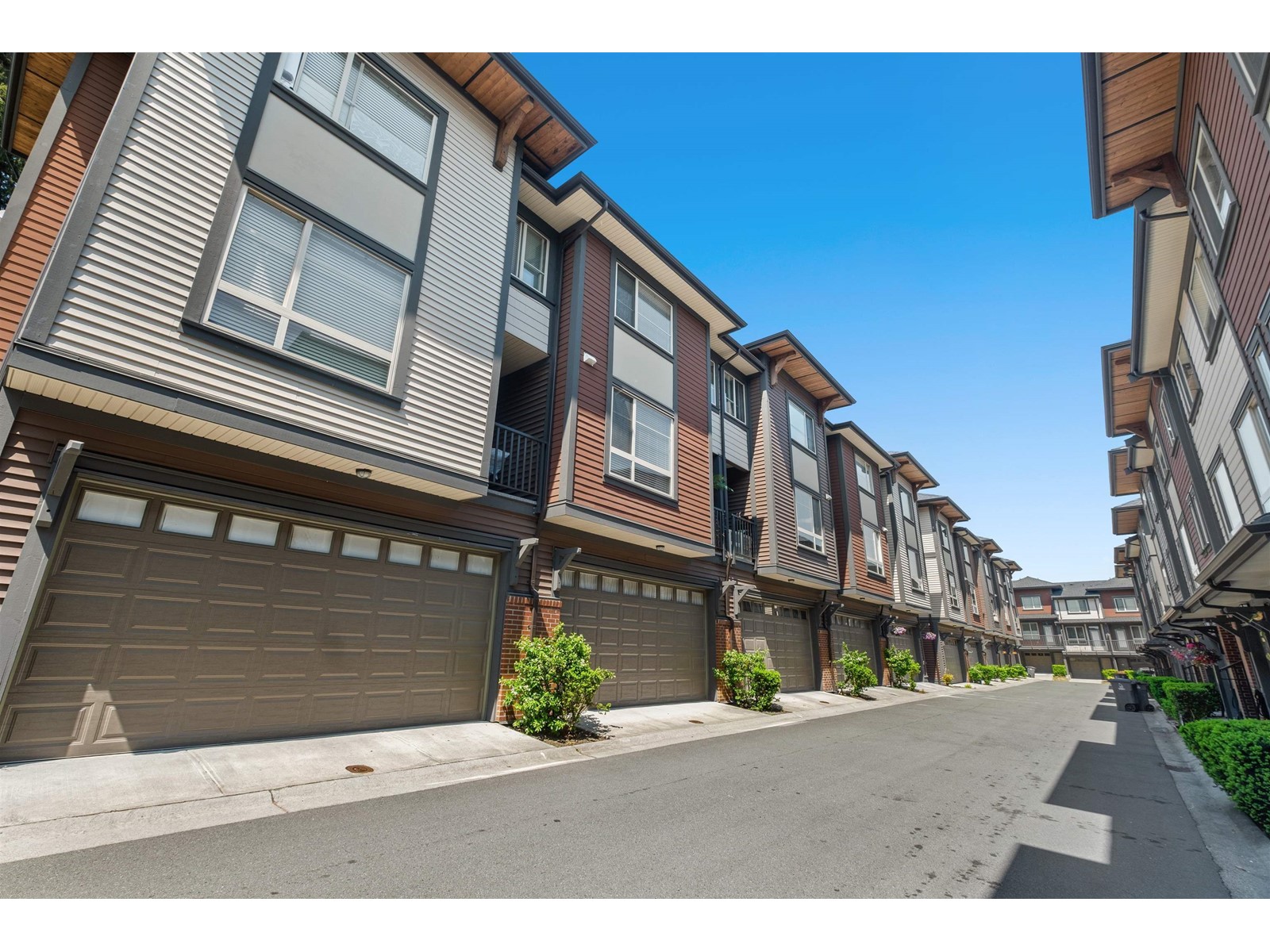 Property at 13 16127 87 AVENUE image 3