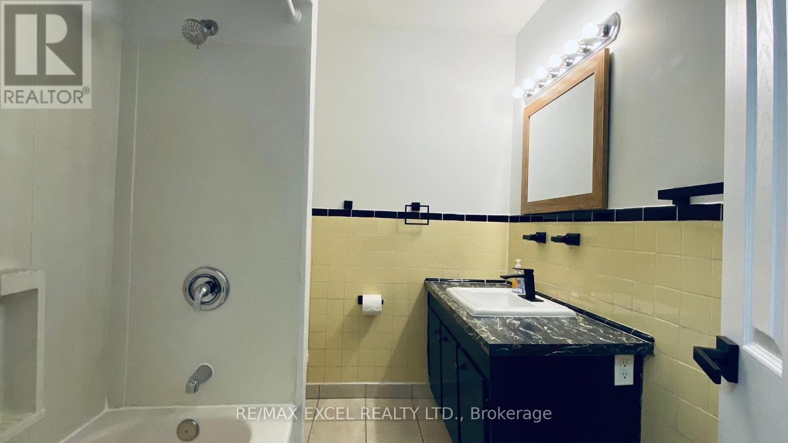 Main Floor - 88 Longford Drive, Newmarket, Ontario  L3Y 2Y4 - Photo 8 - N12096549