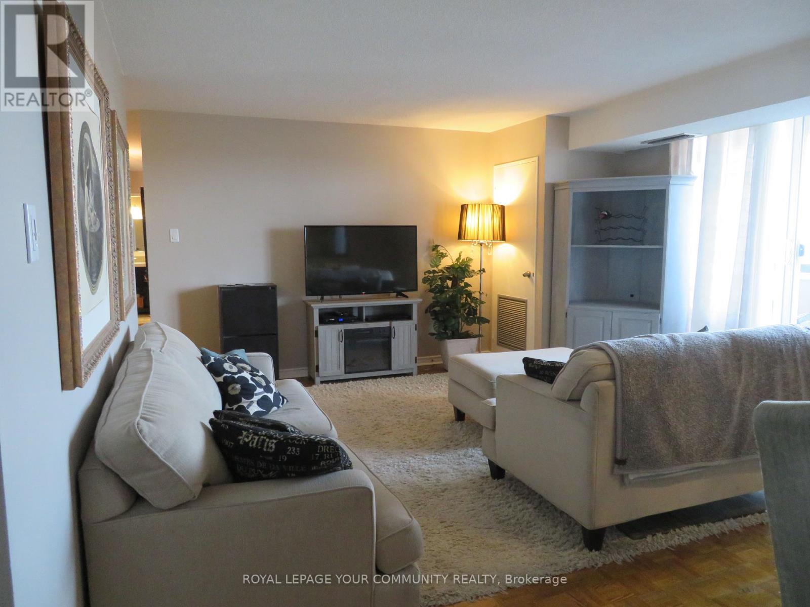 805 - 40 William Roe Boulevard, Newmarket, Ontario  L3Y 5N4 - Photo 6 - N12096661