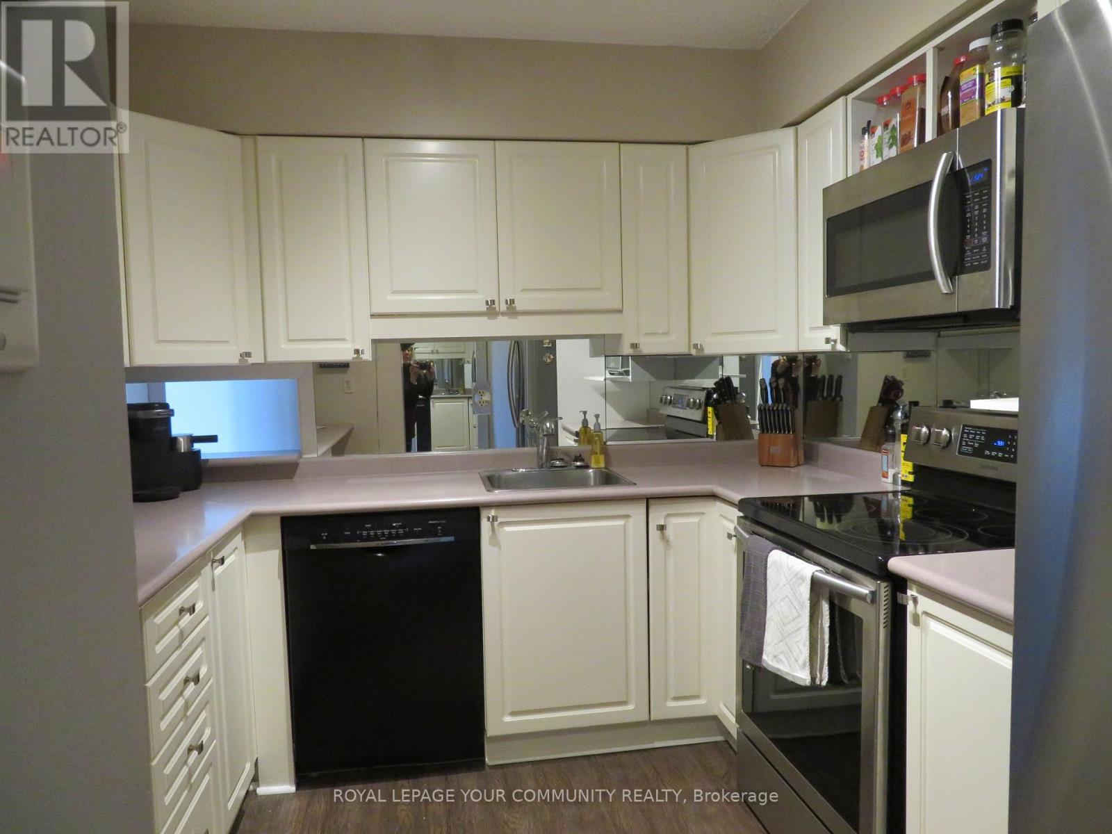 805 - 40 William Roe Boulevard, Newmarket, Ontario  L3Y 5N4 - Photo 9 - N12096661