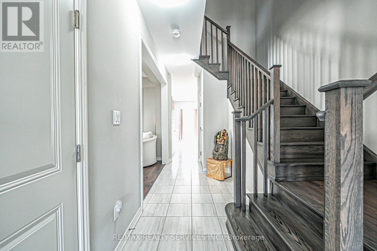 Property at 207 CUBITT STREET image 5