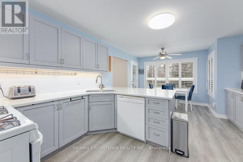 10 Birchmount Circle, Wasaga Beach, Ontario  L9Z 1H8 - Photo 12 - S12096618