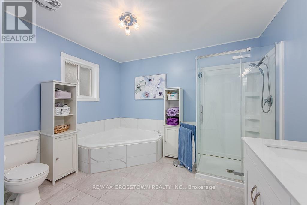 10 Birchmount Circle, Wasaga Beach, Ontario  L9Z 1H8 - Photo 16 - S12096618