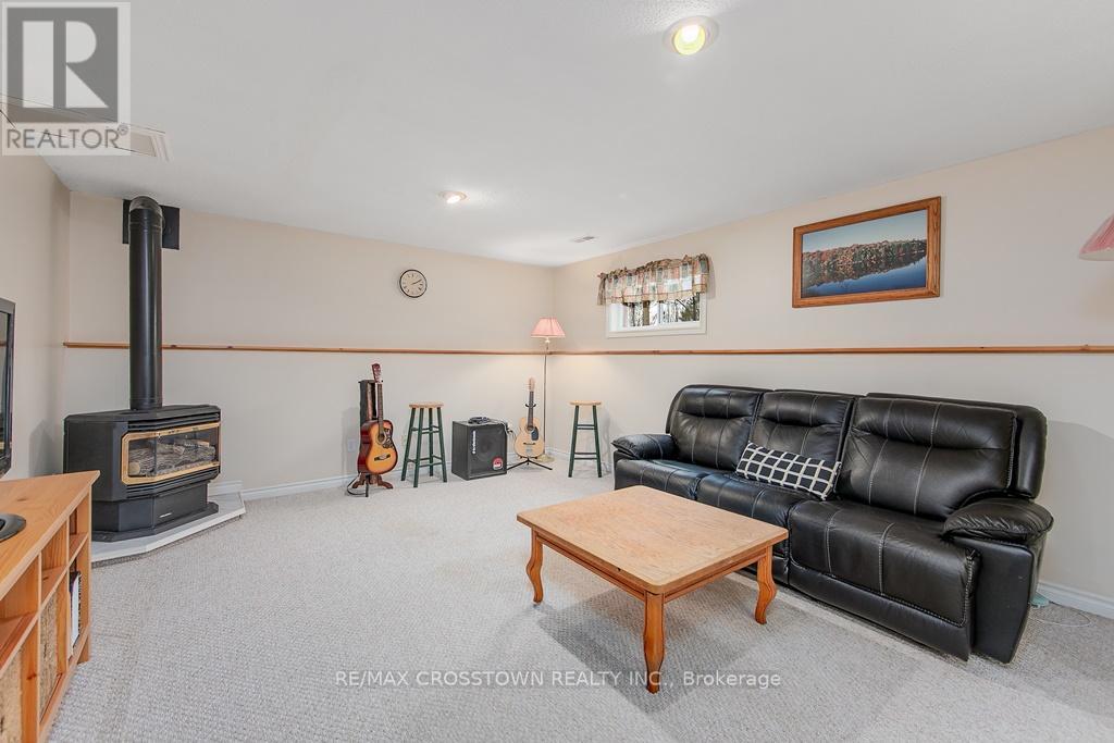 10 Birchmount Circle, Wasaga Beach, Ontario  L9Z 1H8 - Photo 27 - S12096618