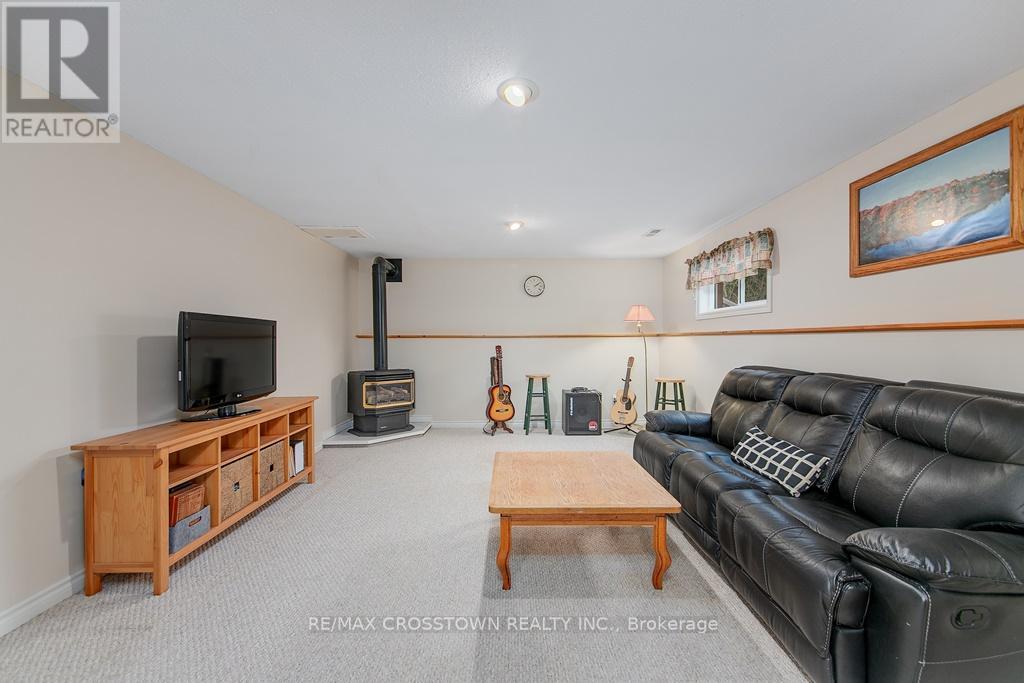 10 Birchmount Circle, Wasaga Beach, Ontario  L9Z 1H8 - Photo 28 - S12096618