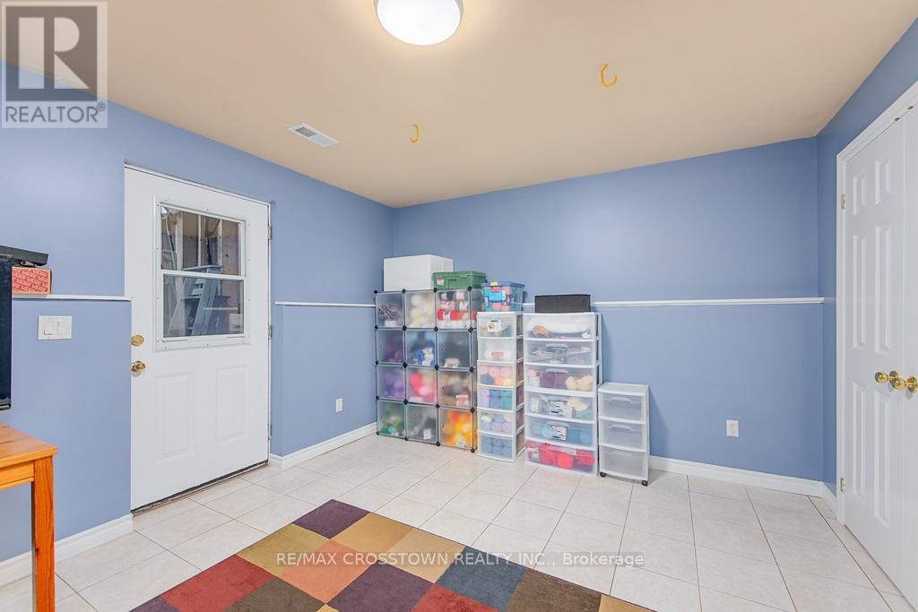 10 Birchmount Circle, Wasaga Beach, Ontario  L9Z 1H8 - Photo 34 - S12096618