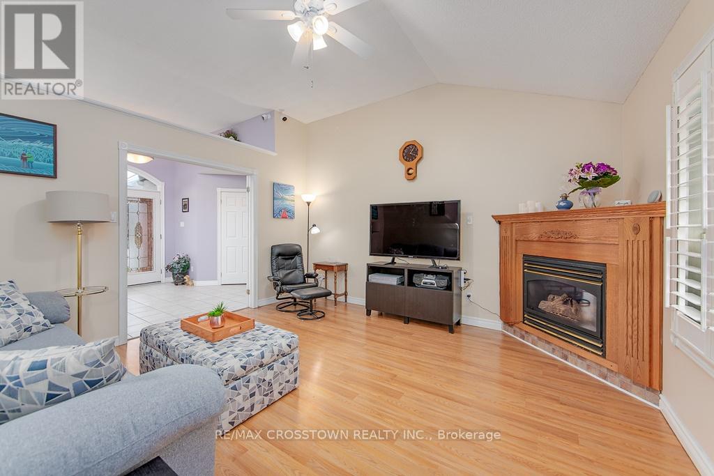 10 Birchmount Circle, Wasaga Beach, Ontario  L9Z 1H8 - Photo 8 - S12096618