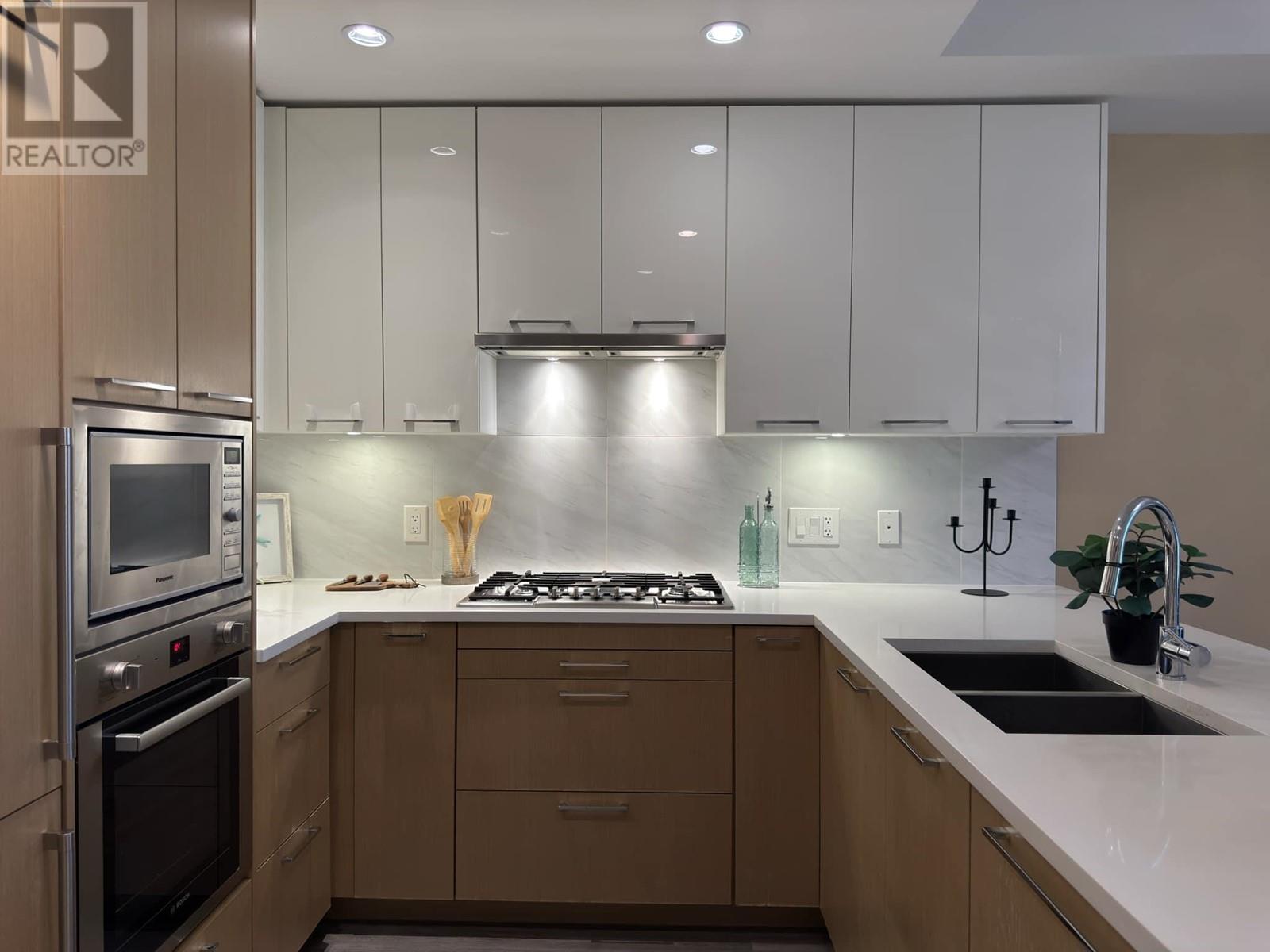 Listing Picture 3 of 30 : 321 4033 MAY DRIVE, Richmond / 烈治文 - 魯藝地產 Yvonne Lu Group - MLS Medallion Club Member