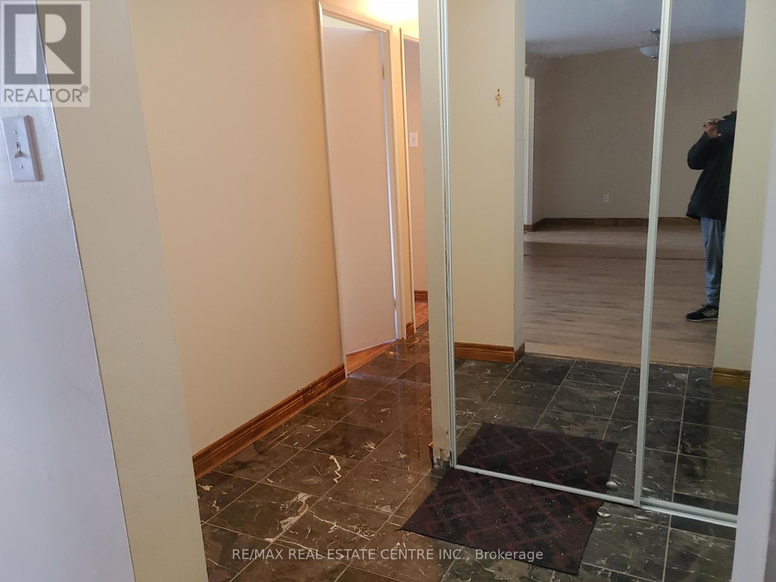 209 - 15 Kensington Road, Brampton (Queen Street Corridor), Ontario  L6T 3W2 - Photo 4 - W11970441