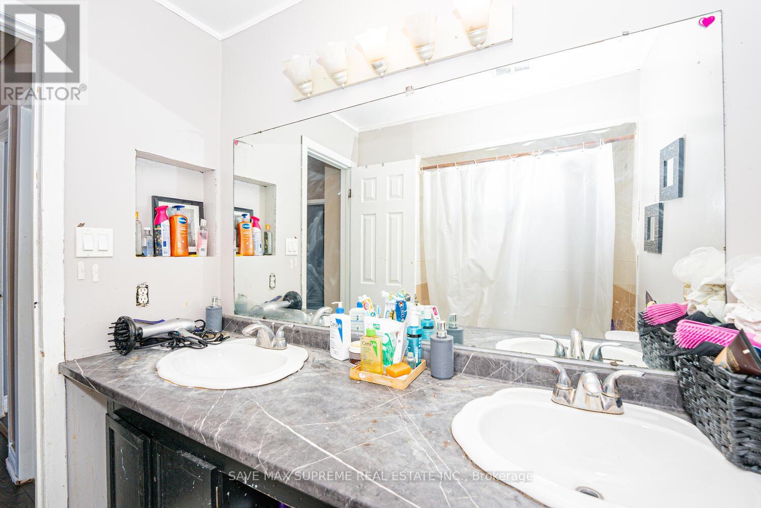 11 - 4020 Brandon Gate Drive N, Mississauga (Malton), Ontario  L4T 3N8 - Photo 31 - W12002946