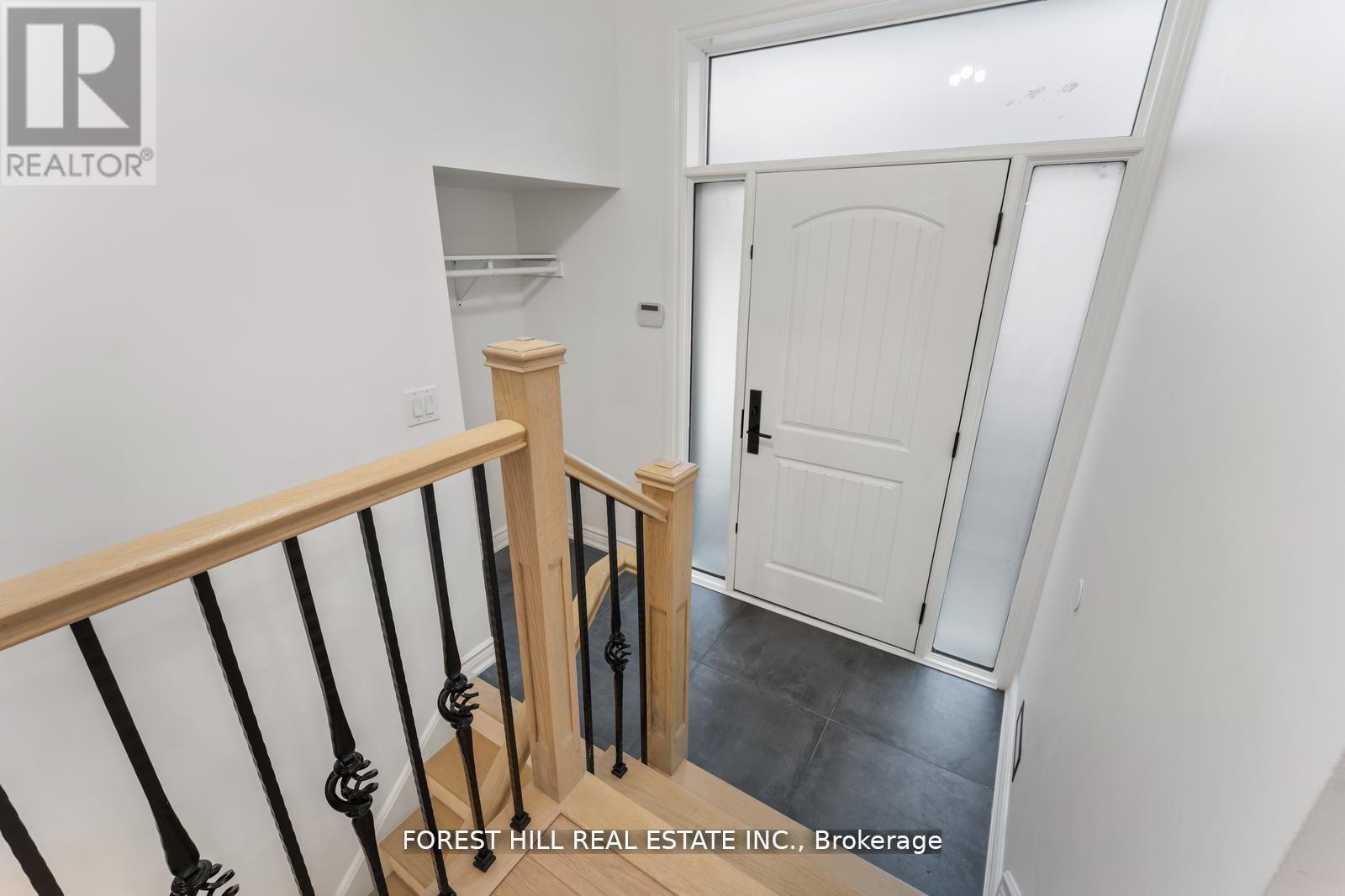 Property at 165 KINGSVIEW DRIVE image 4
