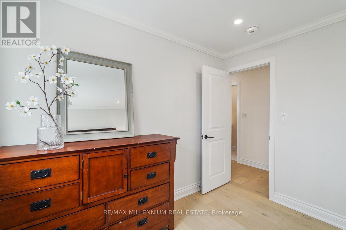24 Renshaw Street, Toronto, Ontario  M3M 2C8 - Photo 11 - W12096665