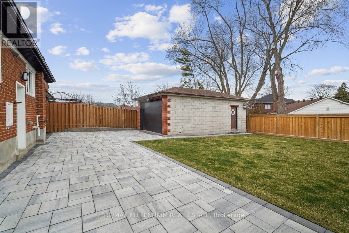 24 Renshaw Street, Toronto, Ontario  M3M 2C8 - Photo 19 - W12096665