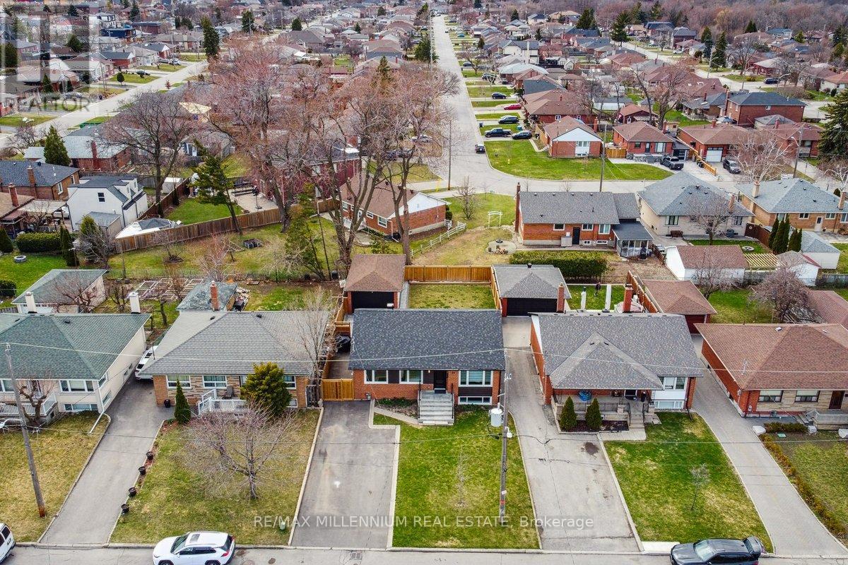 24 Renshaw Street, Toronto, Ontario  M3M 2C8 - Photo 21 - W12096665