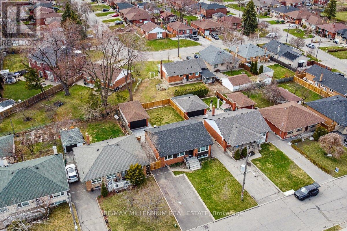 24 Renshaw Street, Toronto, Ontario  M3M 2C8 - Photo 22 - W12096665