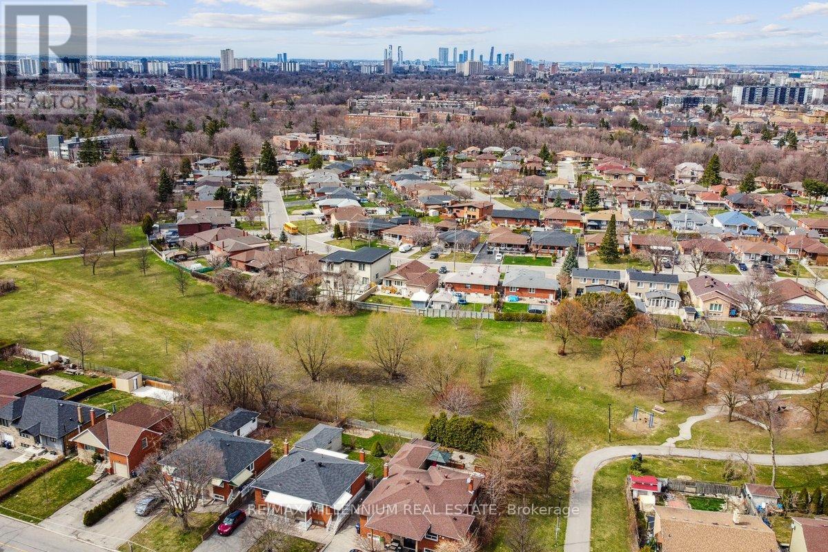 24 Renshaw Street, Toronto, Ontario  M3M 2C8 - Photo 24 - W12096665