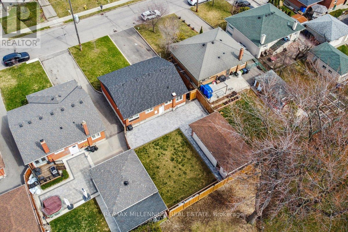 24 Renshaw Street, Toronto, Ontario  M3M 2C8 - Photo 25 - W12096665