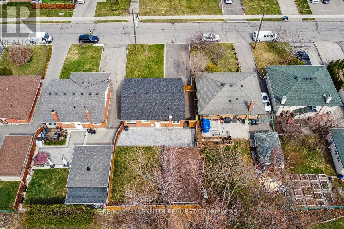 24 Renshaw Street, Toronto, Ontario  M3M 2C8 - Photo 26 - W12096665