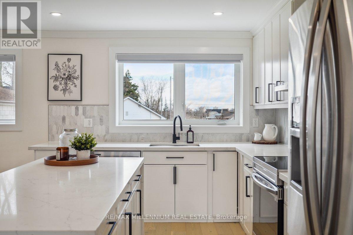 24 Renshaw Street, Toronto, Ontario  M3M 2C8 - Photo 8 - W12096665