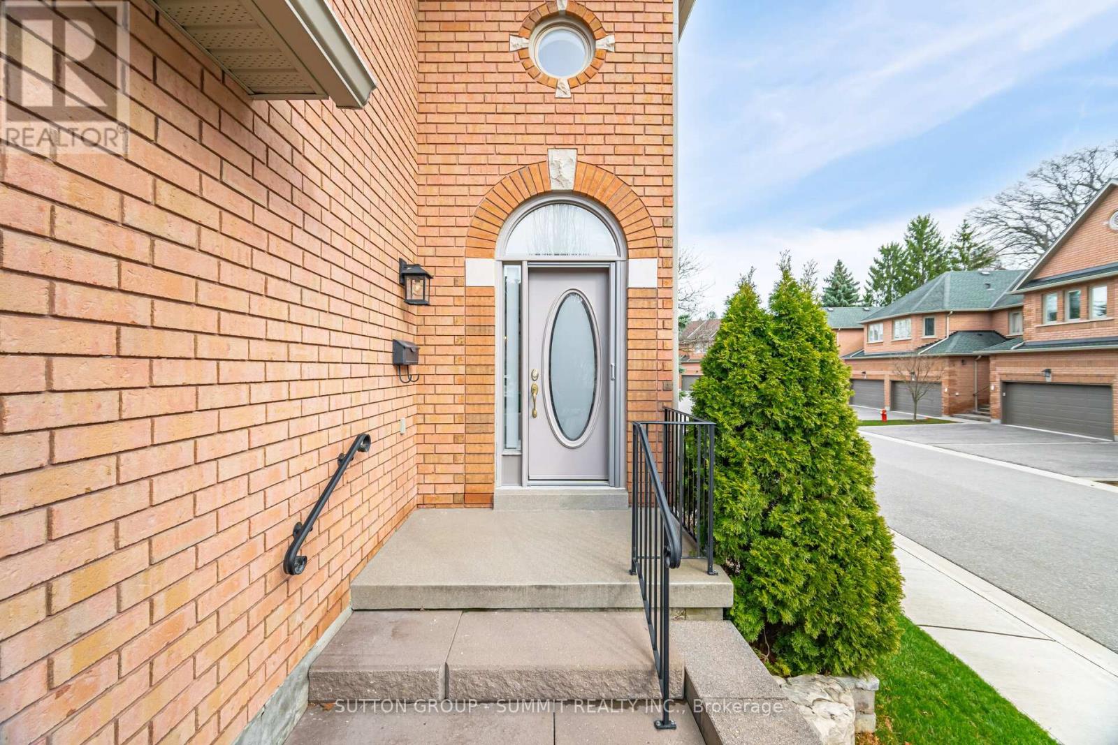 Property at 14 - 1905 BROAD HOLLOW GATE image 2
