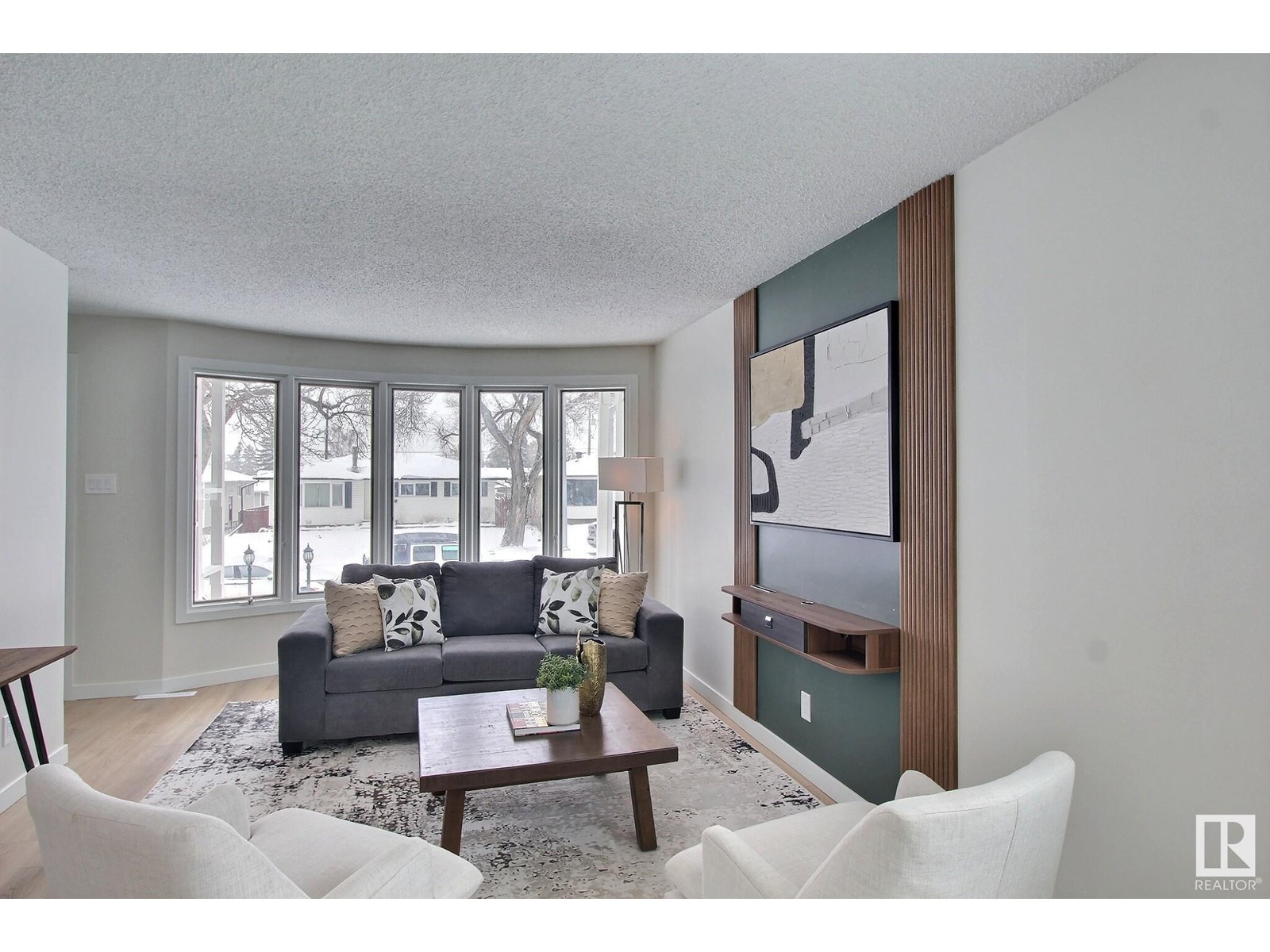 Property at 12136 38 ST NW image 4