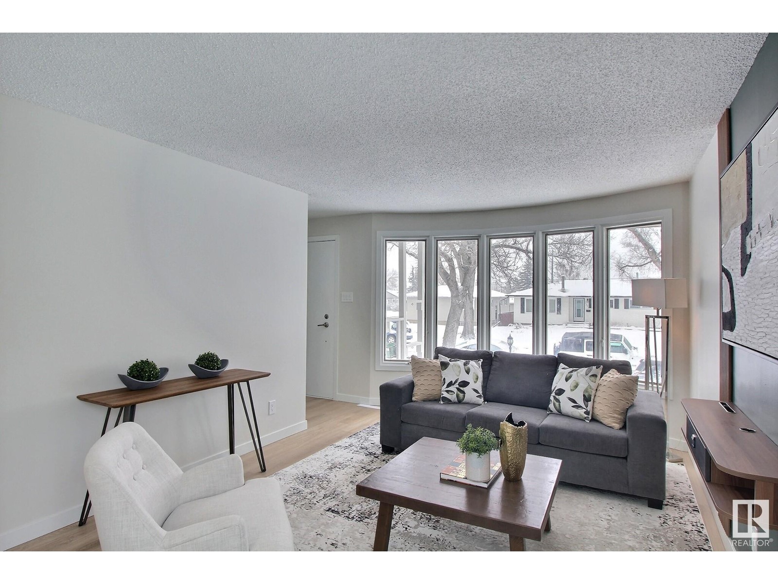 Property at 12136 38 ST NW image 5