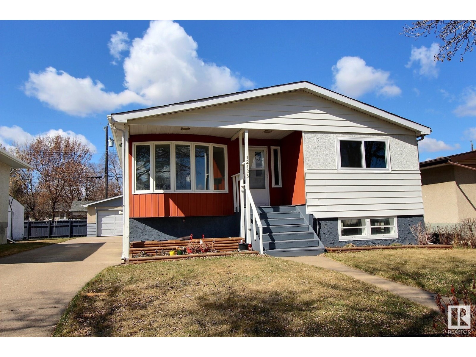 Property at 12136 38 ST NW image 1